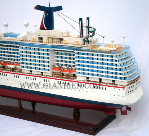 Carnival_miracle-2.jpg