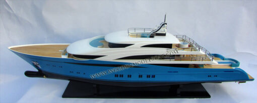 Motor_yacht_1.jpg