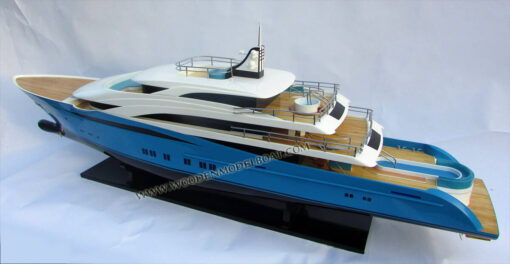 Motor_yacht_7.jpg