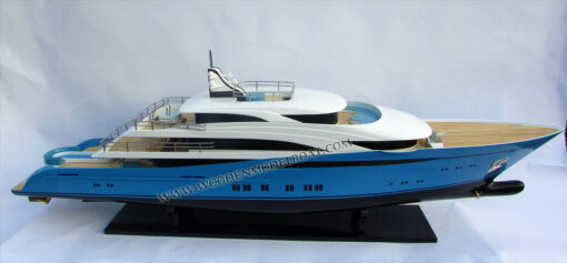 Motor_yacht_91.jpg