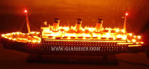 Queen-mary-lights-1-1.jpg