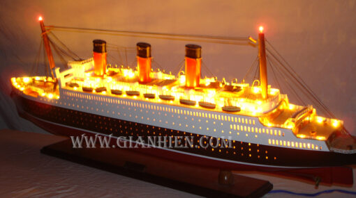 Queen-mary-lights-14.jpg