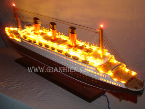 Queen-mary-lights-16.jpg