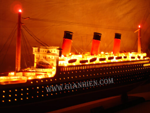 Queen-mary-lights-4.jpg