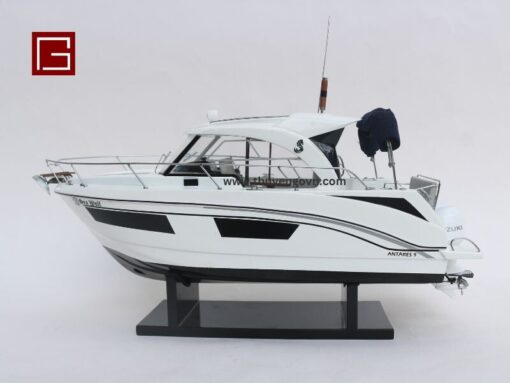 Beneteau Antares 9 (12)