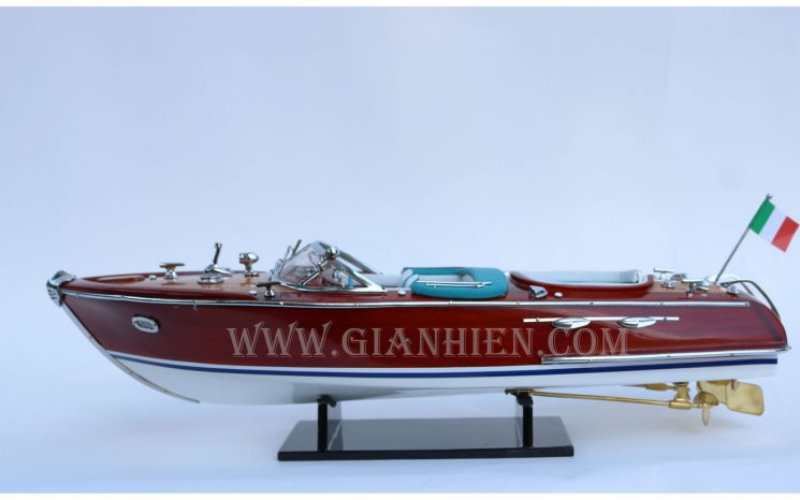 Elegant, Modern And Luxurious Riva Aquarama Speed Boat Model