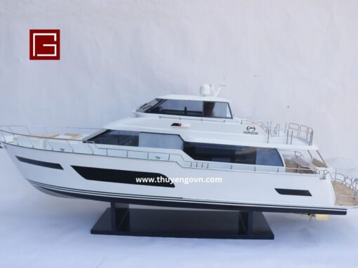 Horizon V72 Motoryacht (3)