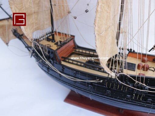 Portuguese Black Ship Model (7)