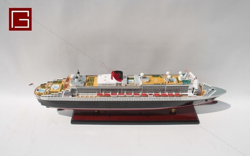 The Design Of The Boat Is Very Modern, Luxurious, And Has A Large Capacity - Queen Mary 2 – Model of British ocean liner