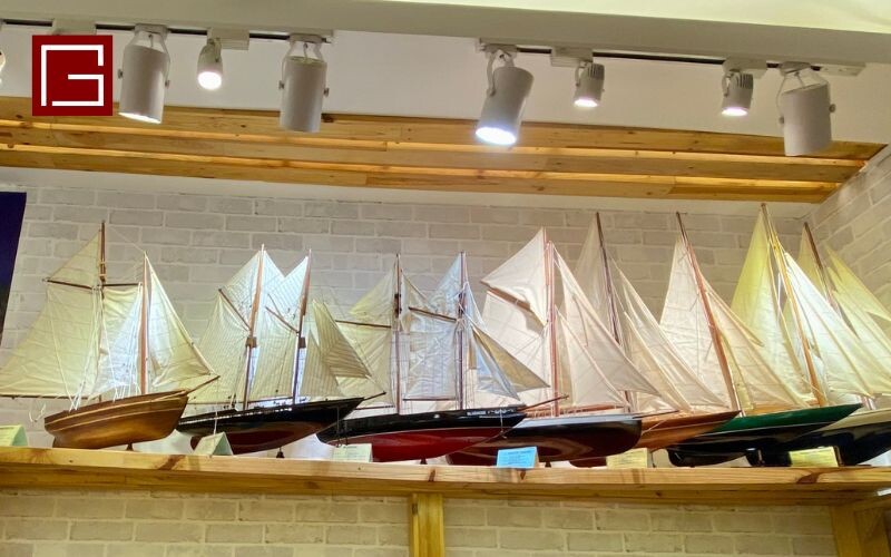 Use The Lighting System To Help Create An Impressive Highlight For Your Model Boats - 5 ways to display model boats in the office