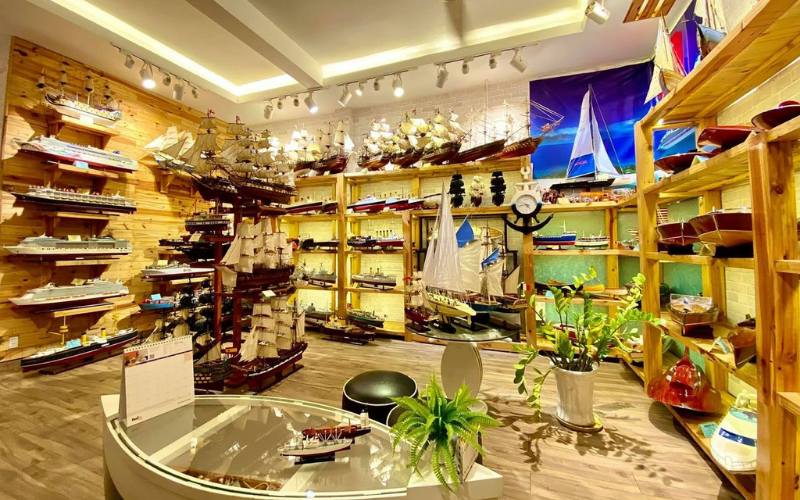 Gia Nhien Sailboat Showroom Space Is Full Of Relaxation, Free For Customers To Admire And Choose - MODEL SHIPPING WITH PRINTED NAME – SUPER LUXURY PARTNER GIFT