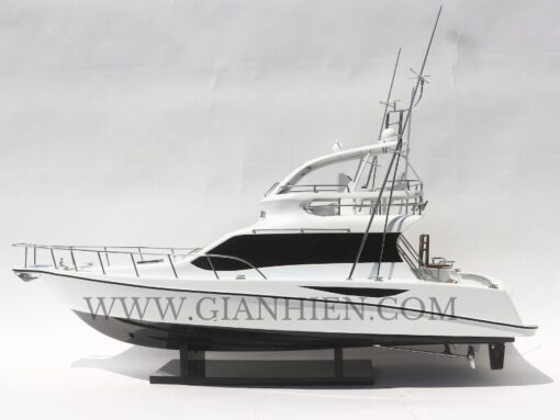 Toyota Ponam 35 Black & White Hull