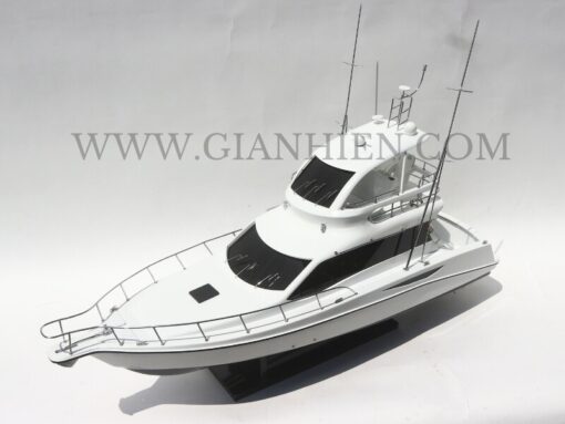 Toyota Ponam 35 Black & White Hull