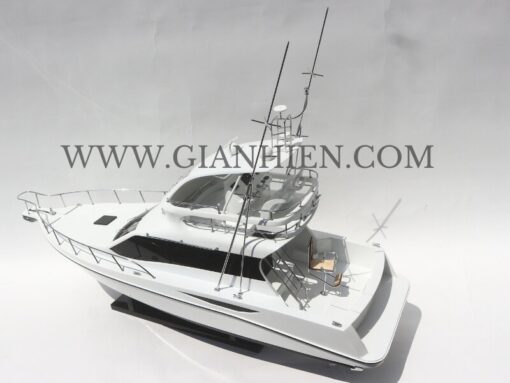 Toyota Ponam 35 Black & White Hull