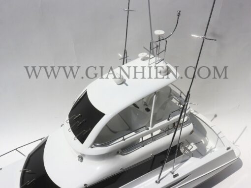 Toyota Ponam 35 Black & White Hull