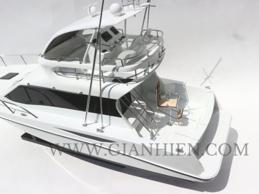 Toyota Ponam 35 Black & White Hull