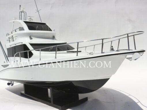 Toyota Ponam 35 Black & White Hull