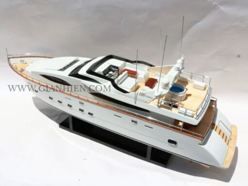 Azimut Jumbo 100