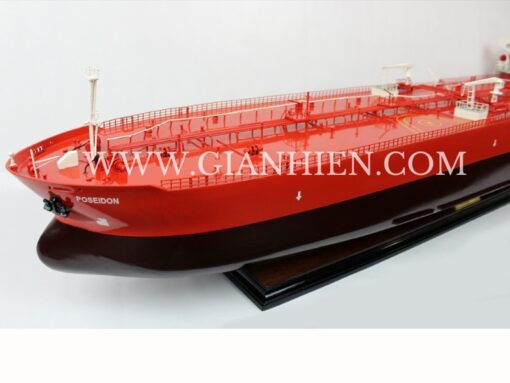 Crude oil tanker