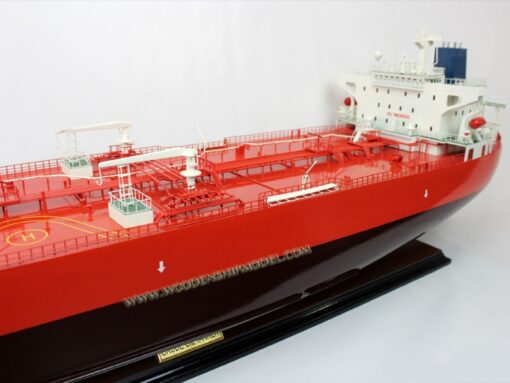 Crude oil tanker