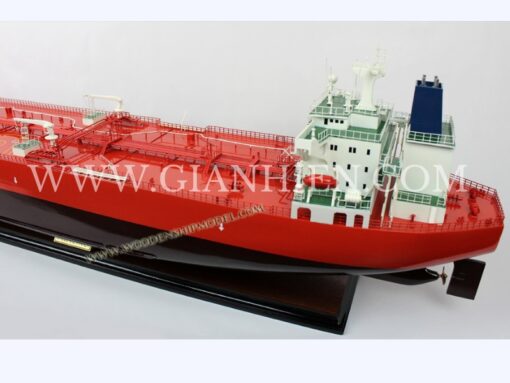 Crude oil tanker