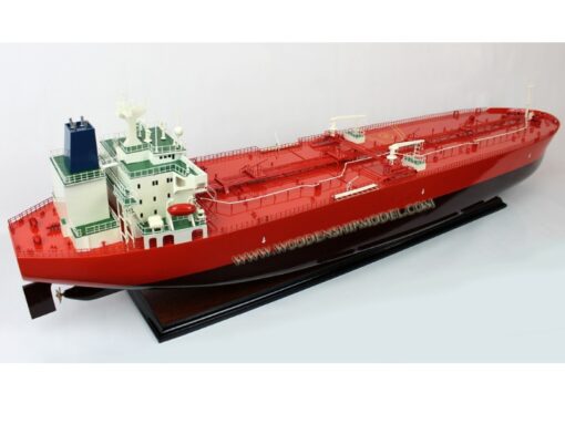 Crude oil tanker