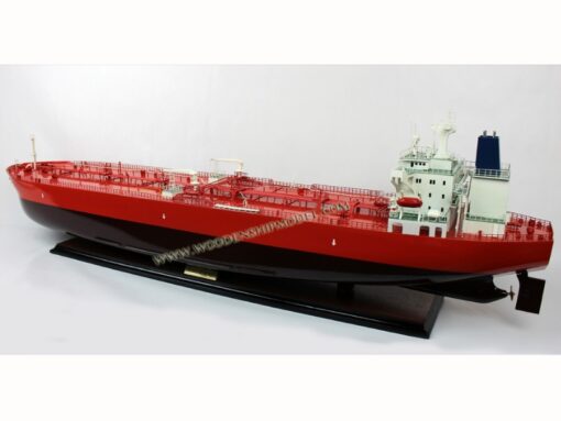 Crude oil tanker