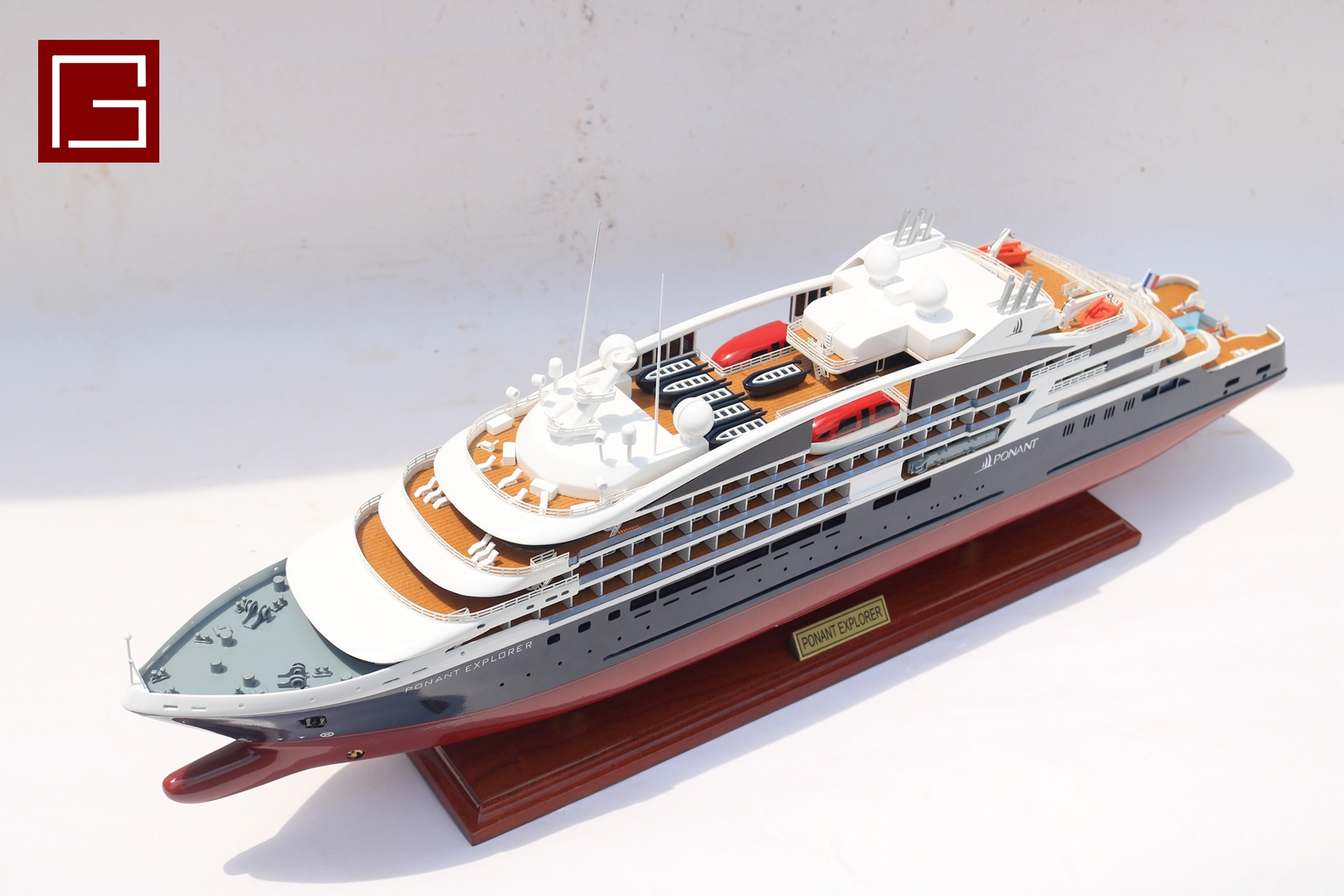 Ponant Explorer (2)