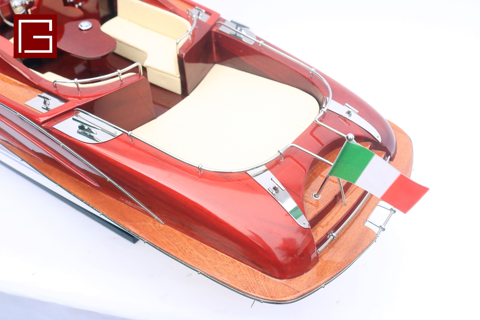 Rivarama Lacquered Italian Speed Boat (1)