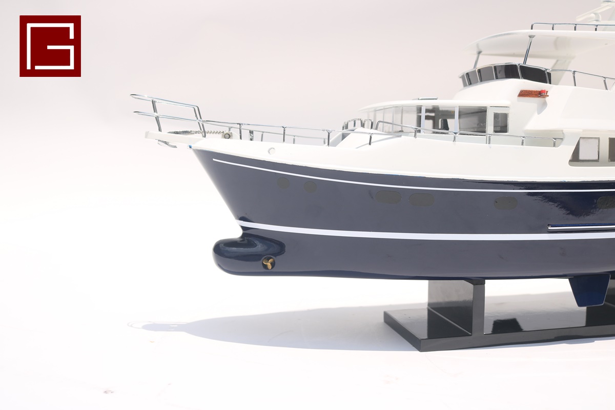 Selene 60 Model Yacht (1)