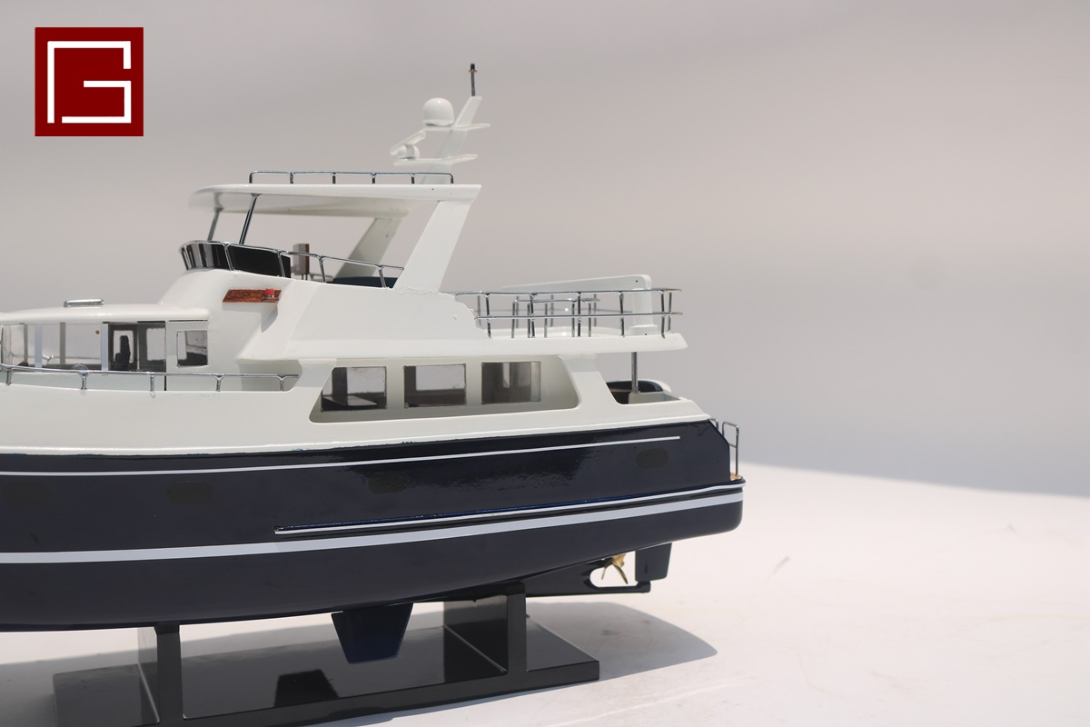 Selene 60 Model Yacht (3)