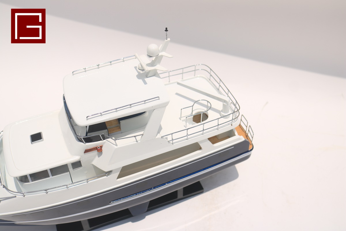 Selene 60 Model Yacht (4)