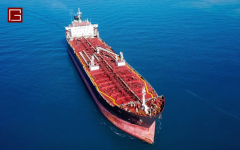 Oil Tankers and Their Role in the Oil & Gas Industry: A Lifespan of 20–25 Years