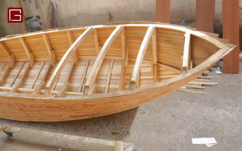 It is recommended to choose high-quality wood such as rosewood or acacia when crafting wooden ship models, ensuring durability and adaptability to various environmental conditions.