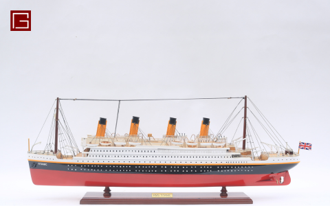 If A Wooden Ship Model Falls Into Water, It Must Be Handled Promptly And Properly; Otherwise, It May Become Moldy And Damaged.
